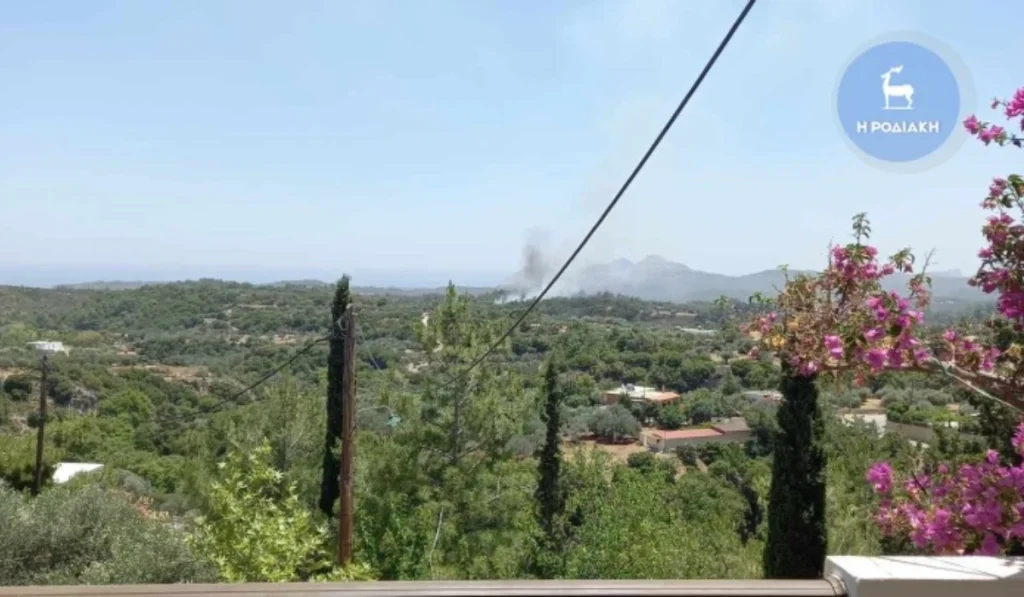 Ρόδος: Φωτιά στην περιοχή Ψίνθος – Κοντά σε σπίτια