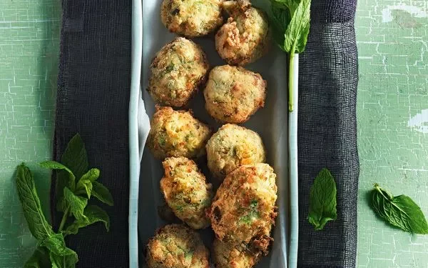 Τραγανοί καλοκαιρινοί κολοκυθοκεφτέδες