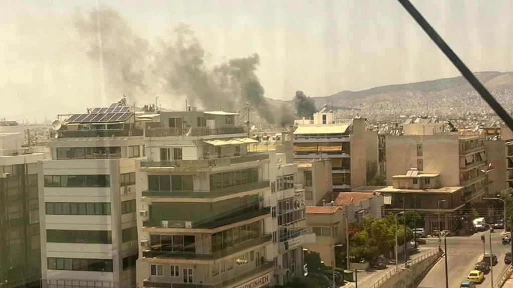 Μοσχάτο: Φωτιά σε εγκαταλελειμμένο κτίριο