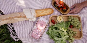 Ομελέτα στο φούρνο με ντομάτα και κολοκυθάκια
