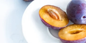 Τέσσερις τροφές που καταπολεμούν το φούσκωμα