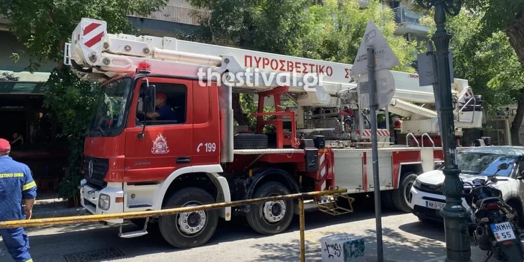 Θεσσαλονίκη: Φωτιά στον 5ο όροφο πολυκατοικίας - Εκκενώθηκε το κτίριο