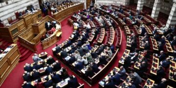 Βουλή: Πέντε κόμματα της αντιπολίτευσης καλούν την Αδειλίνη για τις υποκλοπές