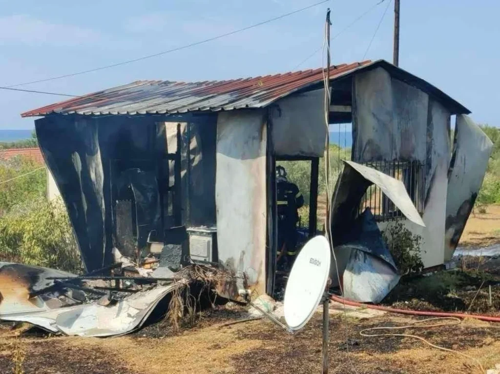 Κεφαλονιά: Έκρηξη και φωτιά σε σπίτι στα Σπάσματα Μηνιών - Σοβαρός τραυματισμός άνδρα, που νοσηλεύεται σε κρίσιμη κατάσταση στο Γενικό Νοσοκομείο Κεφαλονιάς