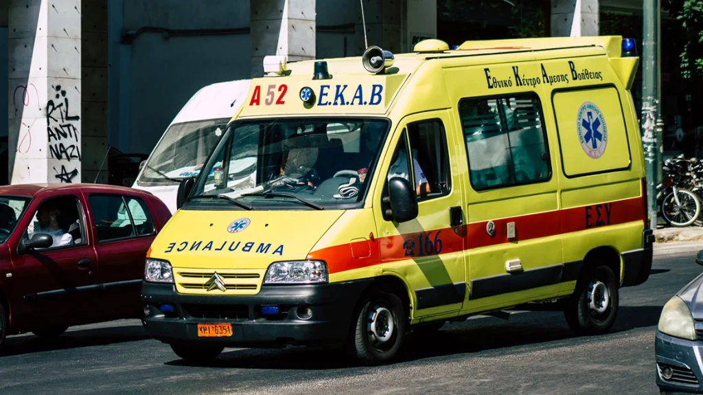 Πειραιάς: Αυτοκίνητο παρέσυρε 14χρονη - Ο οδηγός δεν σταμάτησε και την εγκατέλειψε