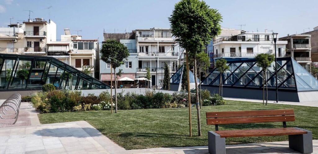 Νίκαια: Άγνωστος δράστης «ράντισε» με υδροκυάνιο κολόνες της ΔΕΗ και πασσάλους στα πάρκα της Νίκαιας - Εισαγγελική παρέμβαση