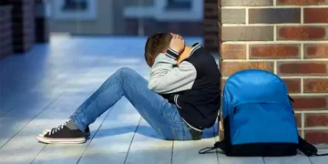 ψευδή καταγγελία και την εξωσυζυγική σχέση της μητέρας του