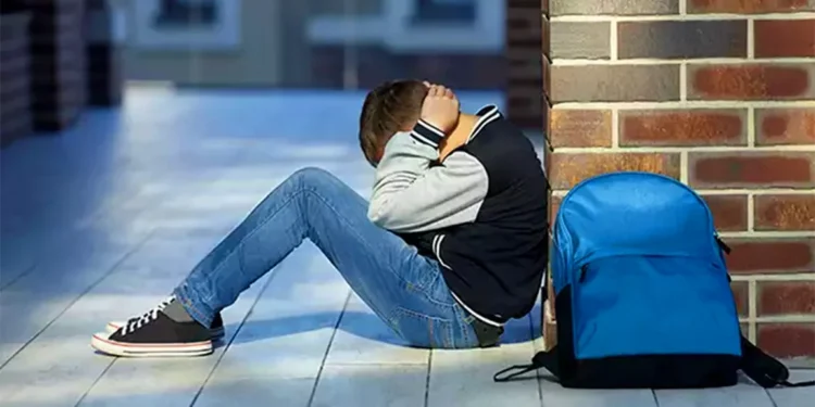 ψευδή καταγγελία και την εξωσυζυγική σχέση της μητέρας του