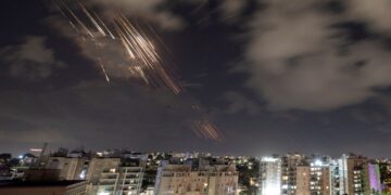 Το Ιράν «πάτησε το κουμπί» - Εξαπέλυσε κατά του Ισραήλ εκατοντάδες βαλλιστικούς πυραύλους