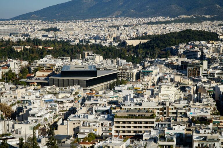 ΑΑΔΕ και Κτηματολόγιο δημιουργούν μητρώο ακινήτων – Πως θα γίνονται οι διασταυρώσεις των στοιχείων από το 2025