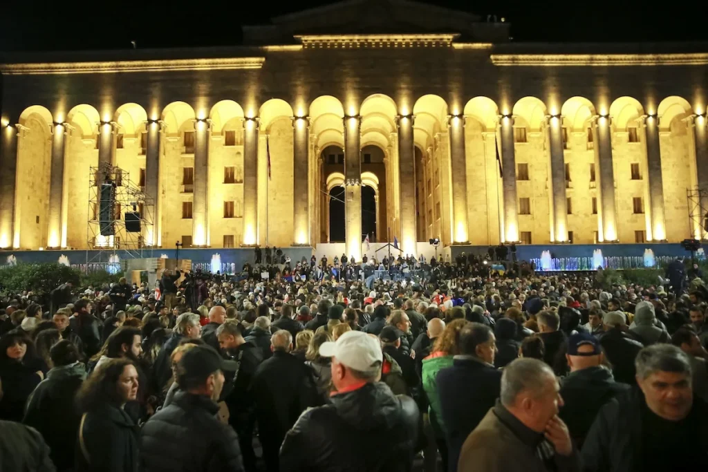 Αναβρασμός στην Γεωργία: Μεγάλες διαδηλώσεις της αντιπολίτευσης για τις «κλεμμένες εκλογές»