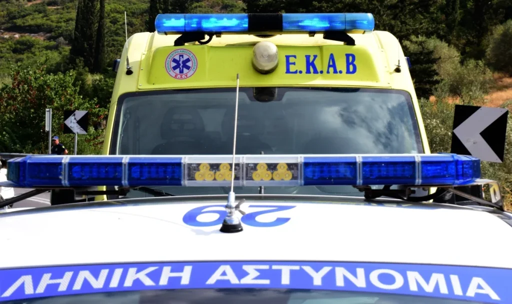 Κρήτη: 58χρονος οδηγός, υπό την επήρεια αλκοόλ, παρέσυρε δύο πεζούς, έπεσε πάνω σε σταθμευμένα αυτοκίνητα και κατέληξε σε τζαμαρία καταστήματος