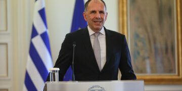 Γιώργος Γεραπετρίτης: Ανησυχία για την εξέλιξη της κατάστασης στη Συρία.