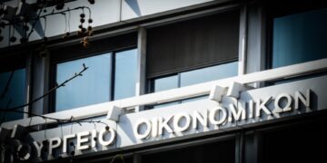 ΥΠΟΙΚ: Το ΠΑΣΟΚ βρίσκεται σε κρίση άγχους – Βιαστική η νέα τροπολογία για τις τράπεζες