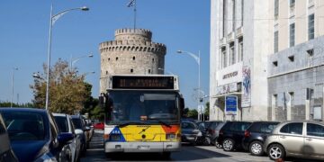 Ο οδηγός του ΟΑΣΘ στη Θεσσαλονίκη βρήκε τσάντα με 2.500 ευρώ στο λεωφορείο και την παρέδωσε στην Αστυνομία