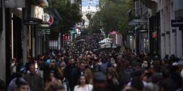 ΕΛΣΤΑΤ: Το λιανεμπόριο έφτασε τα 71,57 δισ. ευρώ το 2024, με αύξηση 2,4% από το προηγούμενο έτος
