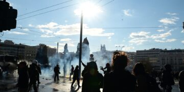 ΣΥΡΙΖΑ: «Η ΝΔ καταπατά συνειδητά το συνταγματικό δικαίωμα του συνέρχεσθαι – Να ανοίξει τον δρόμο στον Μητσοτάκη, ο Χρυσοχοΐδης παραιτούμενος πρώτος»