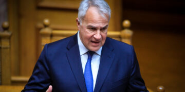Βουλή: Ξέσπασμα Βορίδη κατά Φάμελλου και Καζαμία για τον θάνατο του Βασίλη Καλογήρου: «Αν είσαι λεβέντης σήκω όρθιος να πεις τι εννοείς»