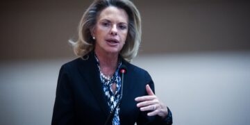 Επίθεση με γκαζάκια στην πολυκατοικία που μένει η Ελίζα Βόζενμπεργκ