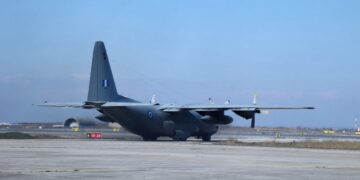 Μεταγωγικό αεροσκάφος της Πολεμικής Αεροπορίας μεταφέρει τρεις τραυματίες από τα Σκόπια στην Ελλάδα για ιατρική περίθαλψη