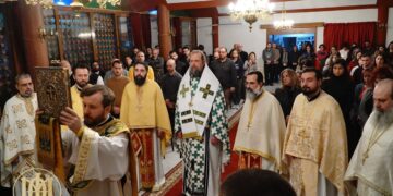 Συγκλονιστικό μνημόσυνο στη Θεσσαλονίκη για τα 57 θύματα στα Τέμπη