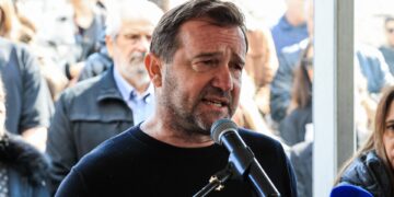 Νίκος Πλακιάς: Κύριε Μητσοτάκη, δεν έφερα τα παιδιά μου στον κόσμο για να γίνουν Ιφιγένειες. Αναλάβετε τις ευθύνες σας
