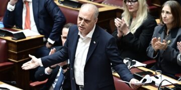 Κυριάκος Βελόπουλος: “Η κυβέρνηση πρέπει να σταματήσει να παίζει με τη νοημοσύνη μας”