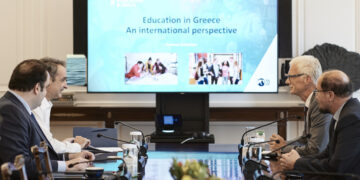 Συνάντηση Μητσοτάκη με τον διευθυντή εκπαίδευσης του ΟΟΣΑ  Andreas Schleicher