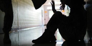 Eνδοσχολική βία στη Ν. Φιλαδέλφεια: 12χρονο παιδί έπεσε θύμα μπούλινγκ από πέντε συμμαθητές του μέσα στο προαύλιο του σχολείου