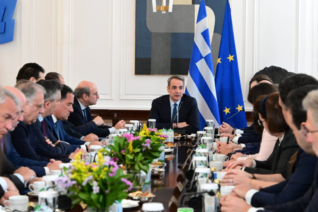 Στο υπουργικό συμβούλιο της Δευτέρας 28/4 το θέμα της ακρίβειας – Τι σενάρια εξετάζονται για τη συγκράτηση των τιμών