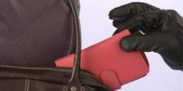 Συνελήφθη στη Φλώρινα 59χρονος που έκλεψε δύο τραπεζικές κάρτες από 54χρονη γυναίκα και έκανε αναλήψεις πάνω από 10.000 ευρώ