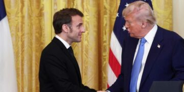 Απίστευτη ατάκα Τραμπ για το επεισόδιο του Μακρόν με την Μπριζίτ: "Να βεβαιώνεται ότι είναι κλειστή η πόρτα"