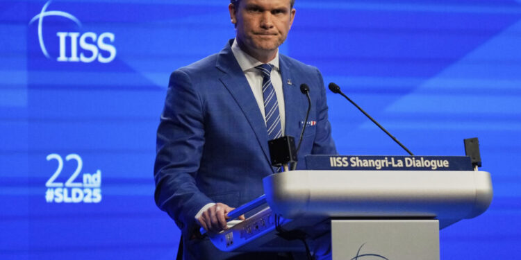 Υπουργός Άμυνας των ΗΠΑ, Πιτ Χέγκσεθ: "Η Κίνα «ετοιμάζεται» να χρησιμοποιήσει στρατιωτική δύναμη στην Ασία"