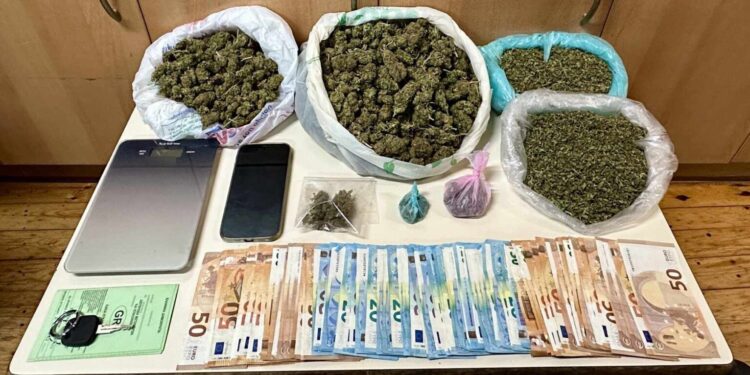 Συνελήφθησαν δύο άτομα στο Ρέθυμνο που είχαν στη κατοχή τους ένα κιλό κάνναβης