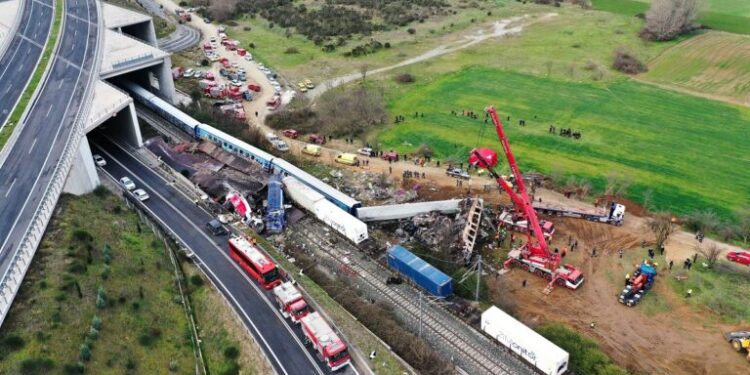 Συνεχίζεται η μελέτη της δικογραφίας για τα Τέμπη από τα κόμματα: Ζητούν να μην ισχύσει η ίδια διαδικασία με Τριαντόπουλο