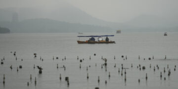 Κίνα: Δύο σκάφη ανατράπηκαν μετά από ξαφνική καταιγίδα στον ποταμό Wu στη νοτιοδυτική επαρχία Guizhou – 20 αγνοούμενοι