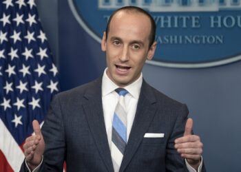 Ο Τραμπ προορίζει τον έμπιστό του Στίβεν Μίλερ για νέο Σύμβουλο Εθνικής Ασφαλείας