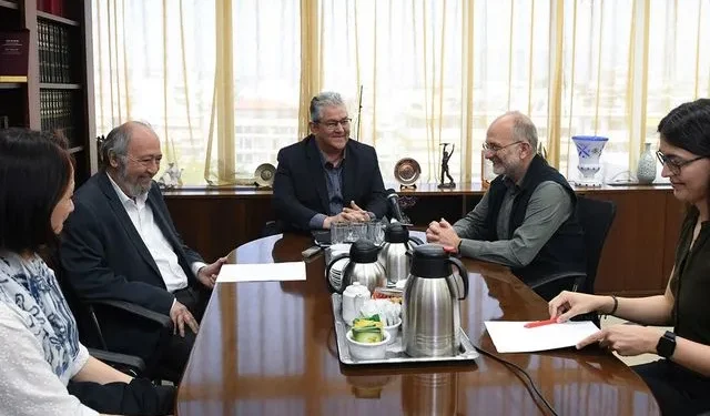 Συνάντηση Κουτσούμπα στον Περισσό με τον ΓΓ της ΚΕ του ΚΚ Τουρκίας Κεμάλ Οκουγιάν