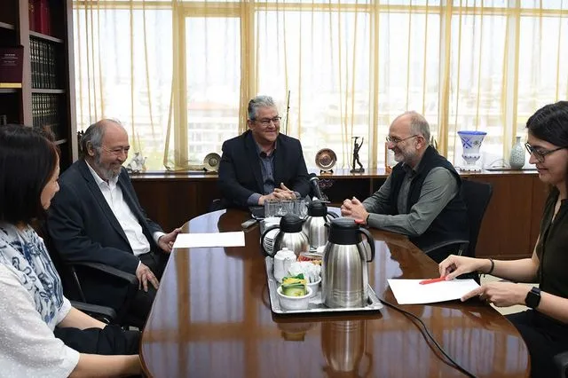 Συνάντηση Κουτσούμπα στον Περισσό με τον ΓΓ της ΚΕ του ΚΚ Τουρκίας Κεμάλ Οκουγιάν