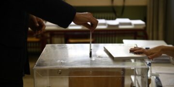 Δημοσκόπηση Opinion Poll: Σταθερά πρώτη η Νέα Δημοκρατία – Δεύτερη η Πλεύση Ελευθερίας, τρίτο, με πτώση, το ΠΑΣΟΚ