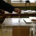 Δημοσκόπηση Opinion Poll: Σταθερά πρώτη η Νέα Δημοκρατία – Δεύτερη η Πλεύση Ελευθερίας, τρίτο, με πτώση, το ΠΑΣΟΚ