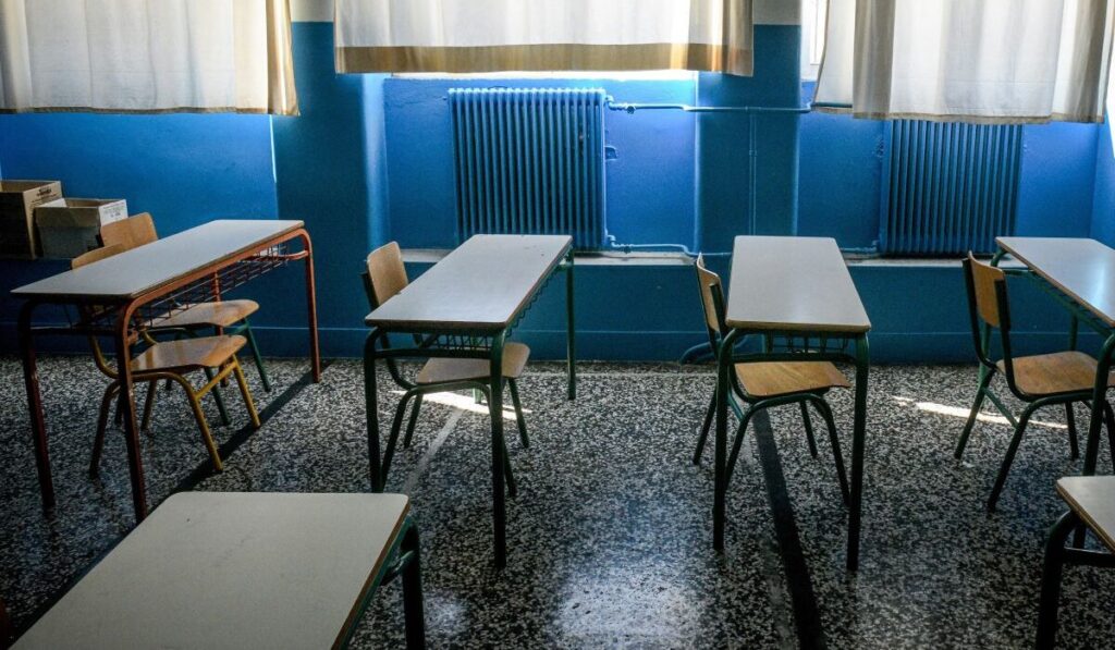 Απίστευτο: Διευθύντρια γυμνασίου στην Πάτρα ανάγκαζε τους μαθητές να γονατίζουν και να της ζητούν συγγνώμη