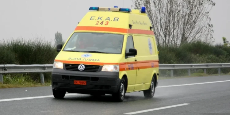 Σοβαρό τροχαίο ατύχημα στην εθνική οδό Θεσσαλονίκης Μουδανιών - Εργάτης υπέστη ακρωτηριασμό