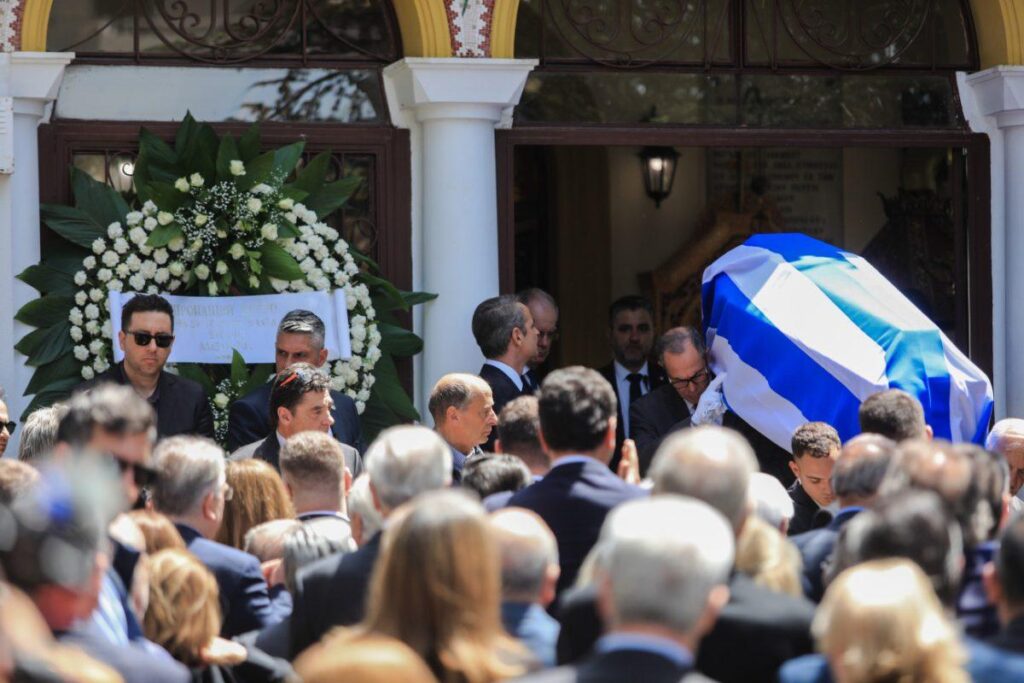 Το τελευταίο αντίο στον Πέτρο Μολυβιάτη – Ο πρώην πρωθυπουργός Κώστας Καραμανλής εκφώνησε τον επικήδειο