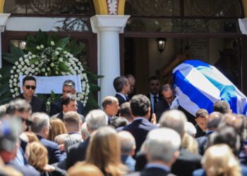 Το τελευταίο αντίο στον Πέτρο Μολυβιάτη – Ο πρώην πρωθυπουργός Κώστας Καραμανλής εκφώνησε τον επικήδειο