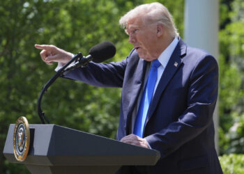 Ντόναλντ Τραμπ: Οι ΗΠΑ θα σταματήσουν τους βομβαρδισμούς κατά των Χούθι