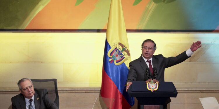 Κολομβία: Εντάλματα σύλληψης για διαφθορά για δύο πρώην Προέδρους του Κοινοβουλίου