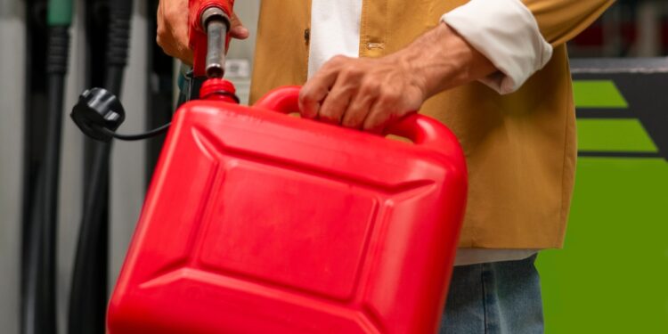 Θεσσαλονίκη: Συνελήφθη 59χρονος που έριξε βενζίνη σε 22χρονη και της προκάλεσε έγκαυμα στο μάτι