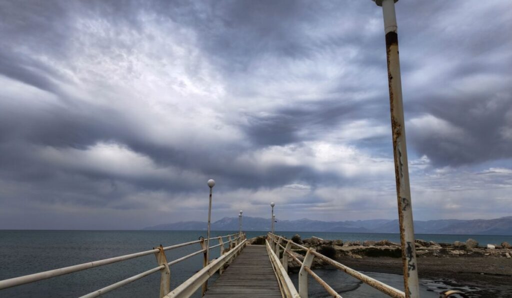 Ραγδαία αλλαγή του καιρού από την Κυριακή, με καταιγίδες, βοριάδες και χαμηλές θερμοκρασίες στη βόρεια Ελλάδα
