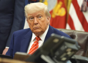 Ο Ντόναλντ Τραμπ ανακοίνωσε τη σύναψη εμπορικής συμφωνίας με τη Βρετανία